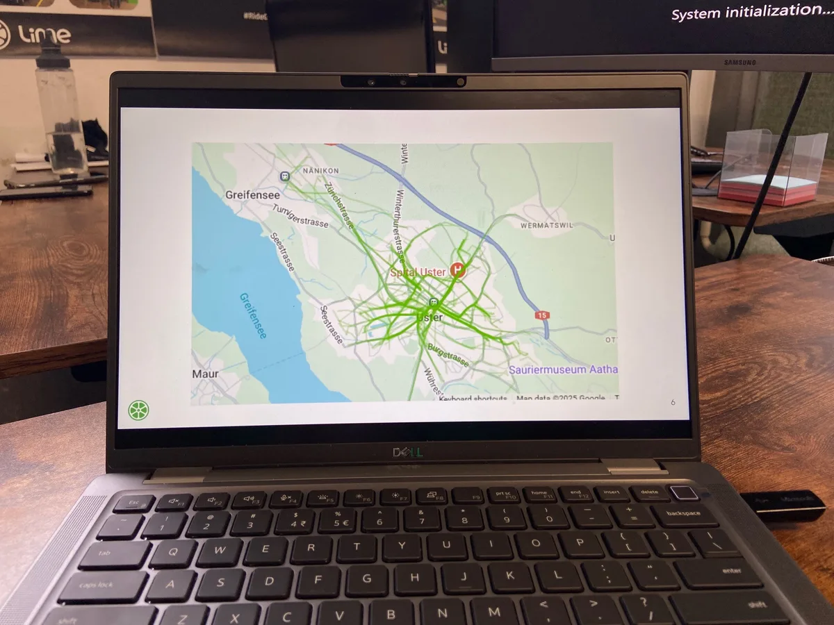 Eine Stadtkarte von Uster mit grün eingezeichneten Wegen.